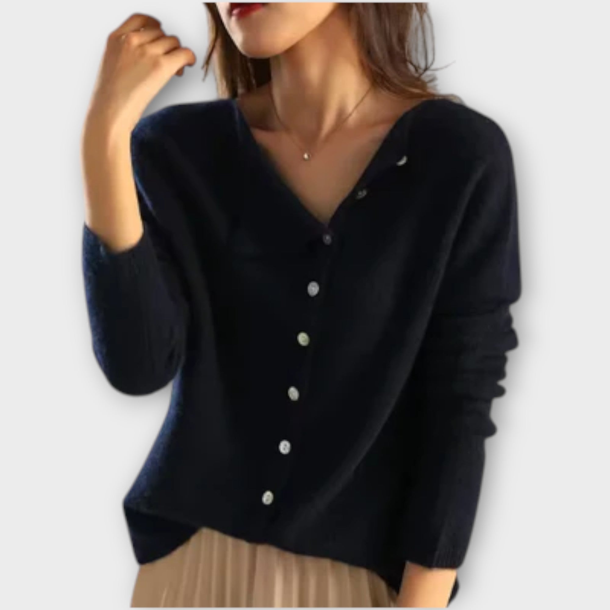 Tereza | Eleganter Pullover mit asymmetrischer Knopfverschlüsse
