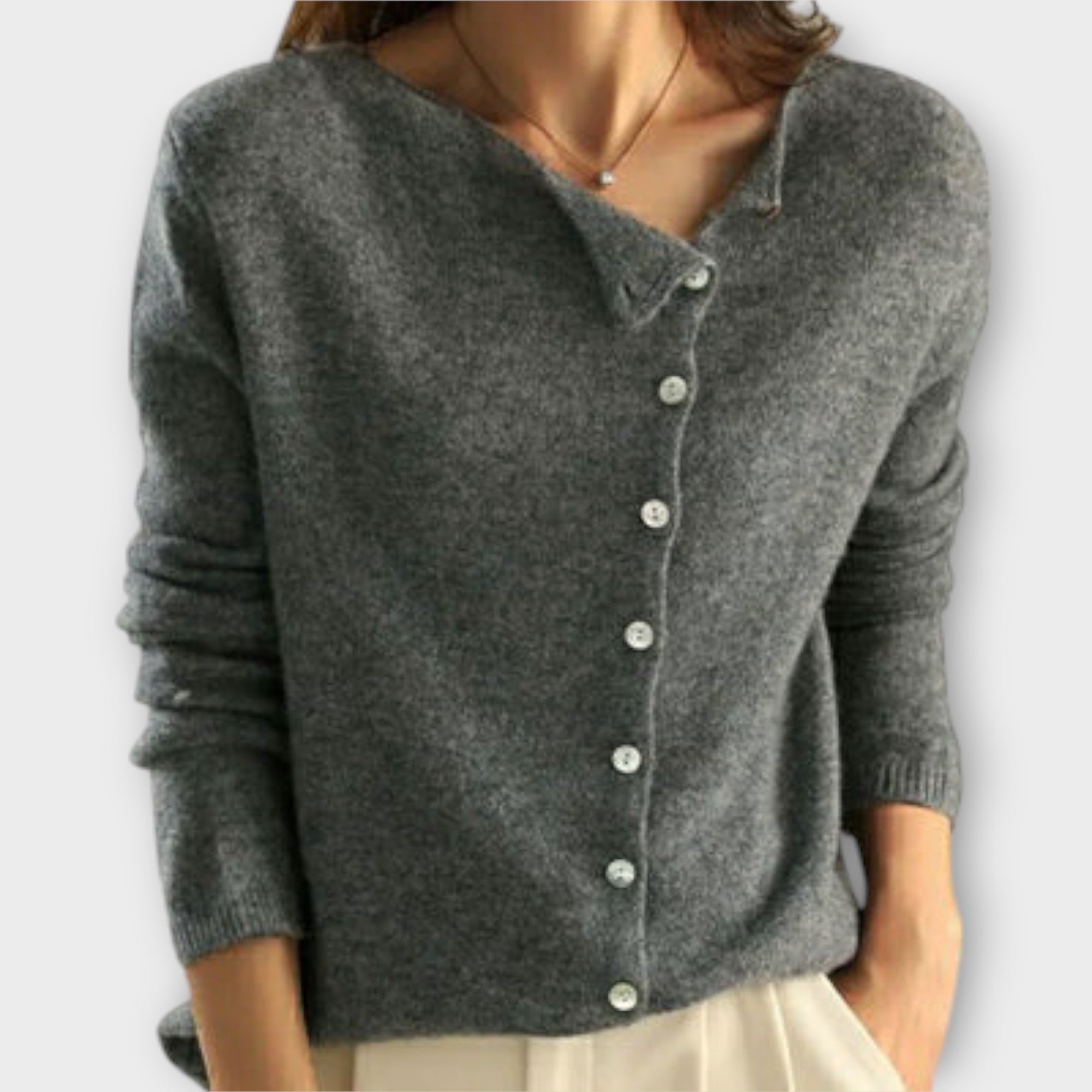 Tereza | Eleganter Pullover mit asymmetrischer Knopfverschlüsse